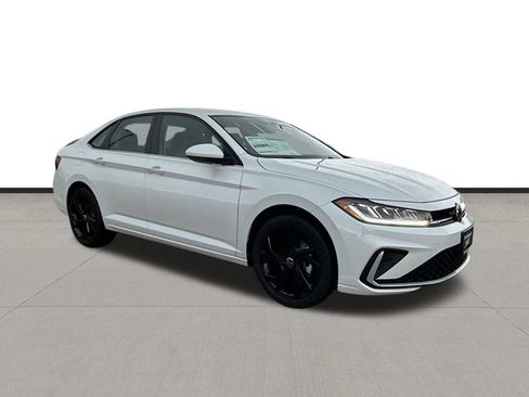 Used 2025 Volkswagen Jetta SE FWD image 8