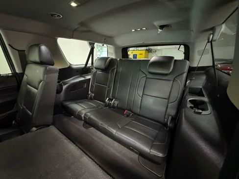 Used 2020 Chevrolet Suburban LT AWD/4WD image 17
