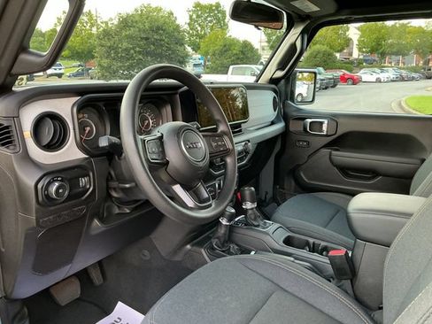 Used 2025 Jeep Wrangler Sport AWD/4WD image 16
