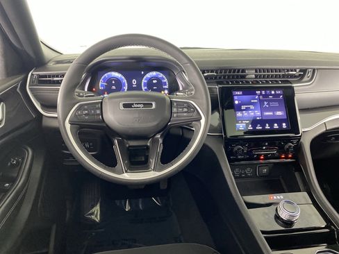 Used 2023 Jeep Grand Cherokee Altitude image 20