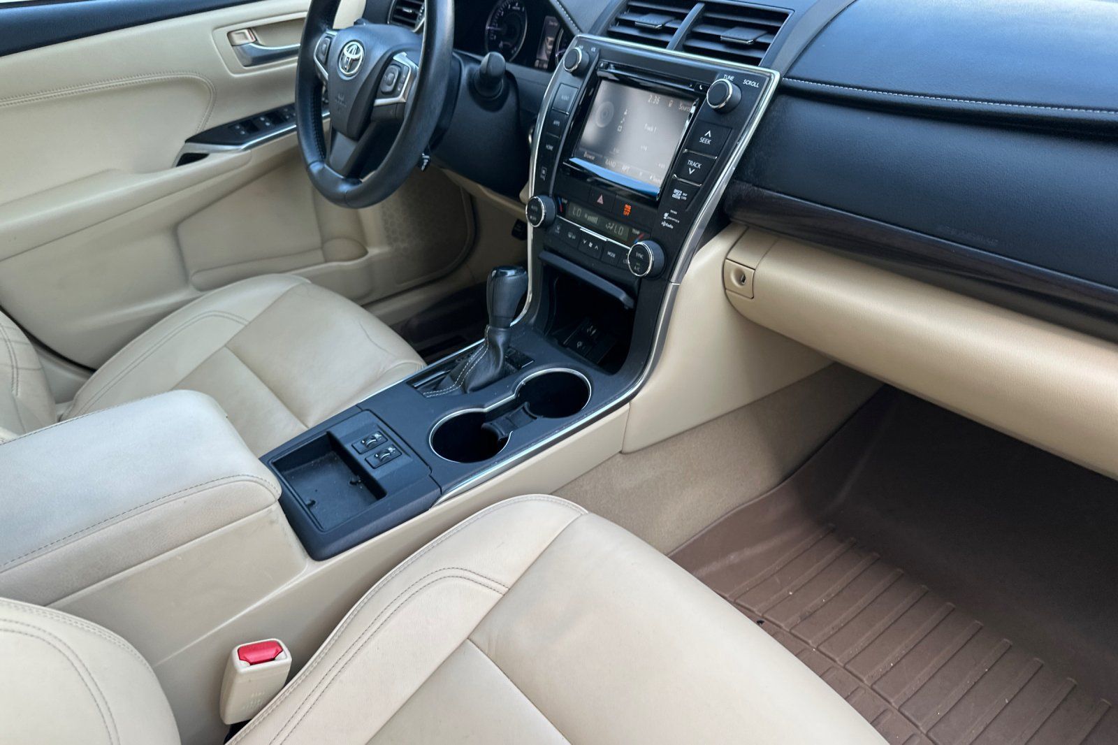 Used 2015 Toyota Camry XLE FWD image 18