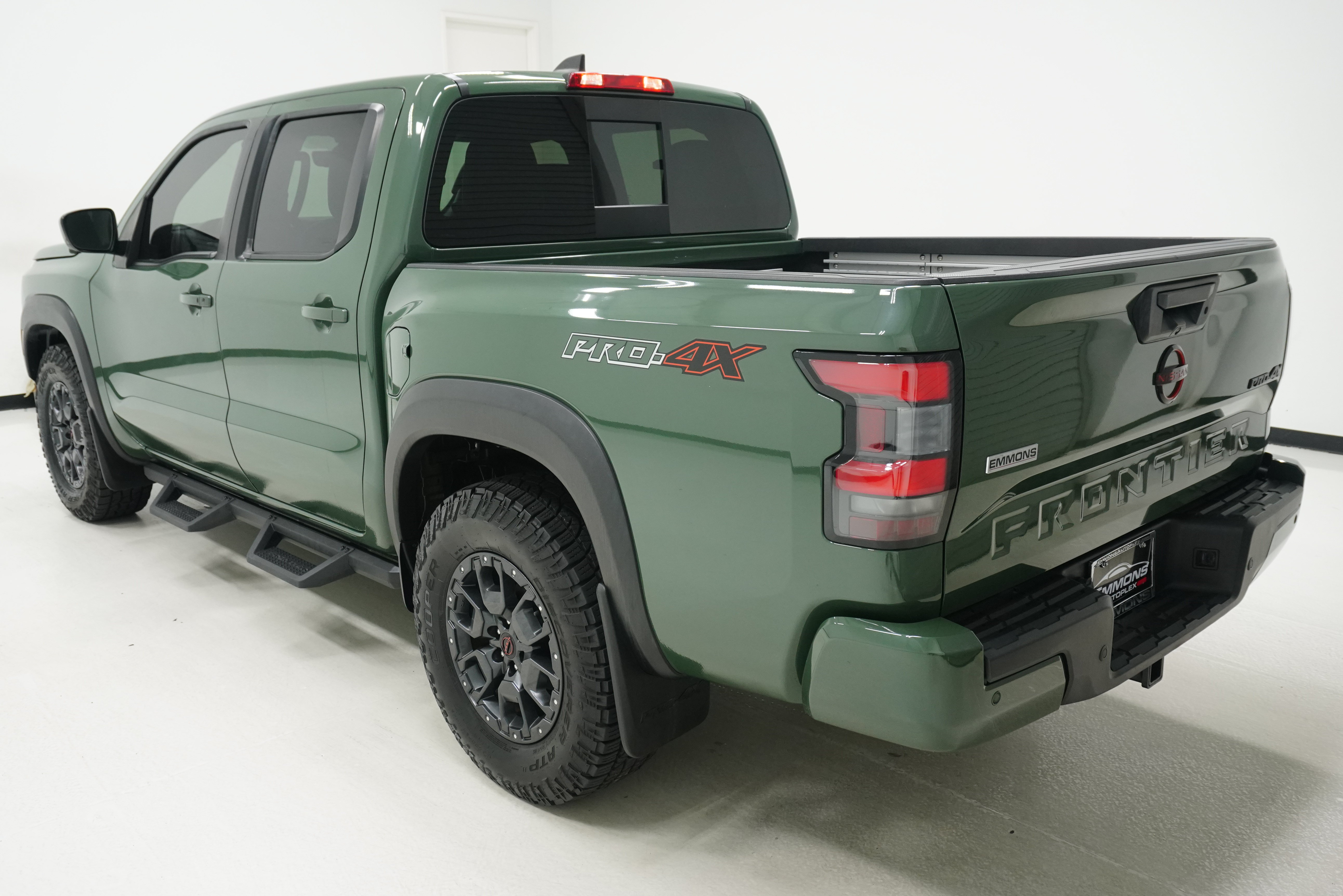 Used 2023 Nissan Frontier PRO-4X w/ Pro-4X Premium Package AWD/4WD image 5