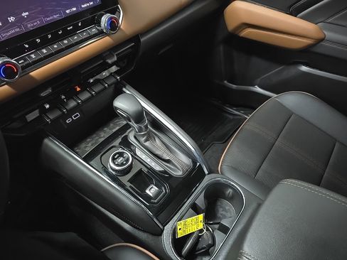 Used 2024 GMC Canyon AT4 image 30