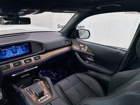Used 2024 Mercedes-Benz GLS 580 4MATIC image 24