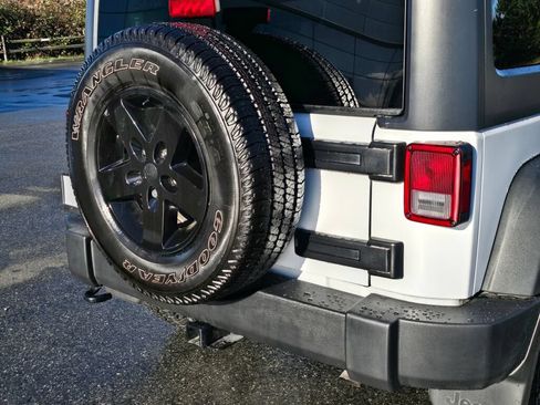 Used 2016 Jeep Wrangler Unlimited Sport w/ Quick Order Package 23S AWD/4WD image 13