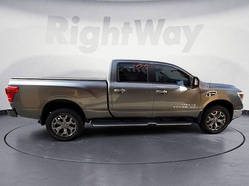 Used 2018 Nissan Titan SV w/ SV Convenience Package AWD/4WD image 6
