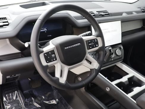 Certified 2026 Land Rover Defender 110 X-Dynamic SE AWD/4WD image 7