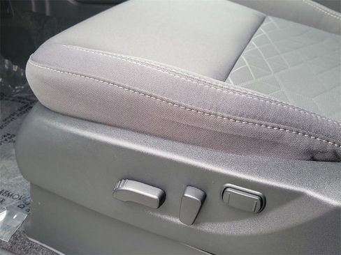 Certified 2025 Nissan Frontier SV RWD image 21