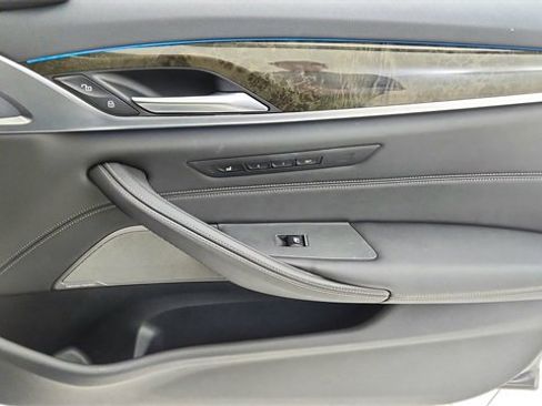 Used 2021 BMW 530e image 23