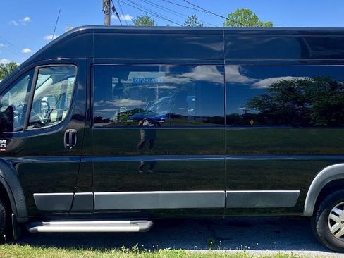 Used 2016 RAM ProMaster 2500 w/ Premium Appearance Group FWD image 4