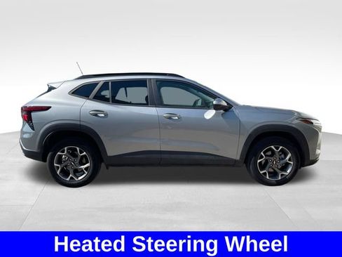 Used 2025 Chevrolet Trax LT w/ LT Convenience Package FWD image 6