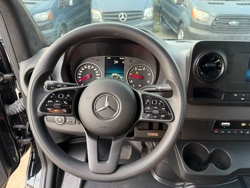Used 2024 Mercedes-Benz Sprinter 2500 image 23