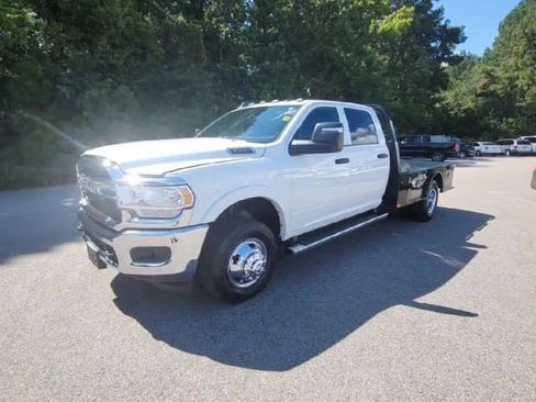 Used 2024 RAM 3500 Tradesman w/ Chrome Appearance Group image 9