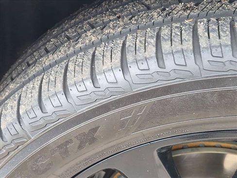 Used 2019 Jeep Grand Cherokee Altitude AWD/4WD image 12