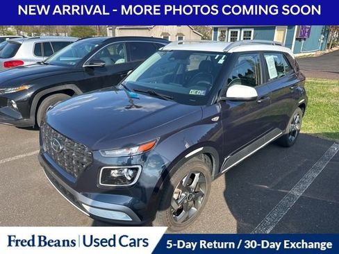 Used 2023 Hyundai Venue Limited w/ Cargo Package image 3