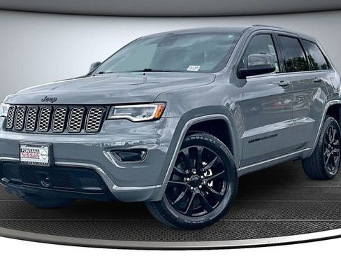 Used 2020 Jeep Grand Cherokee Altitude AWD/4WD image 3