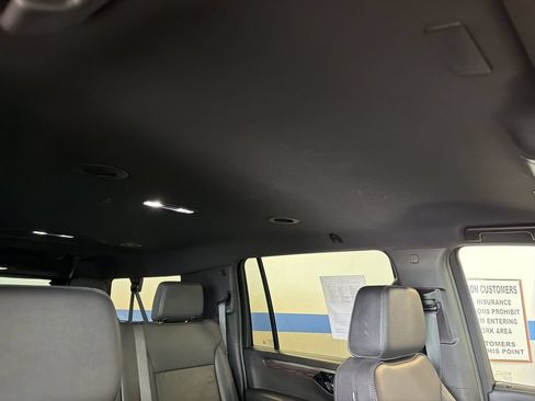 Used 2025 Chevrolet Suburban Z71 AWD/4WD image 35