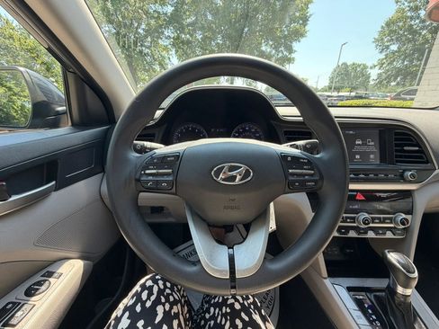 Used 2020 Hyundai Elantra SEL FWD image 23