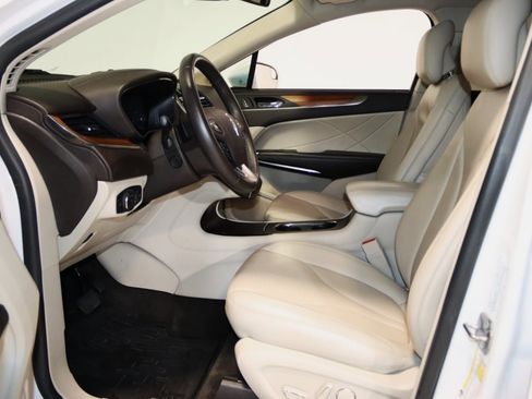 Used 2017 Lincoln MKC Select w/ Lincoln MKC Climate Package image 33