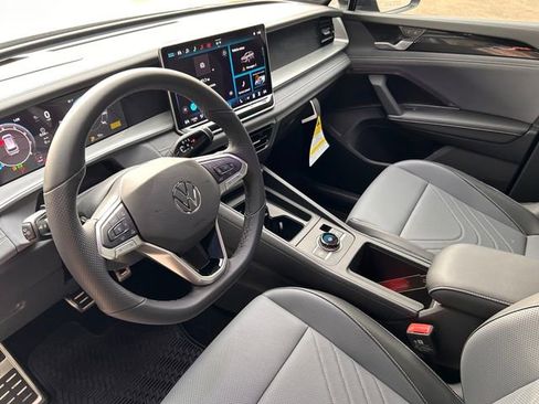 New 2026 Volkswagen Tiguan SE R-Line image 10