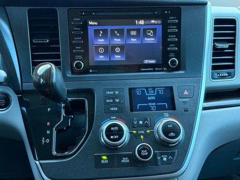 Used 2020 Toyota Sienna XLE image 30