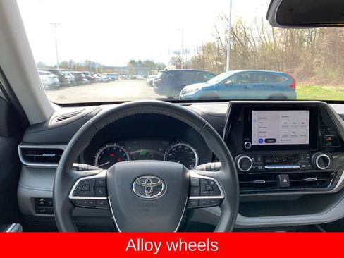 Certified 2025 Toyota Highlander LE AWD/4WD image 16