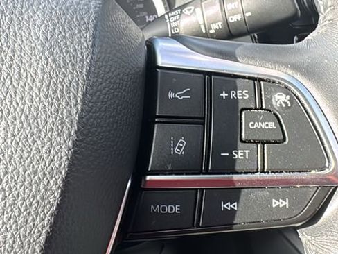 Used 2021 Toyota Highlander LE image 20