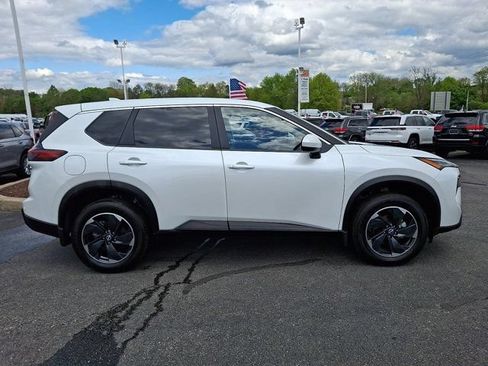 Used 2025 Nissan Rogue SV AWD/4WD image 9
