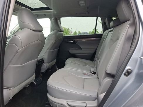 Used 2023 Toyota Highlander Limited AWD/4WD image 10