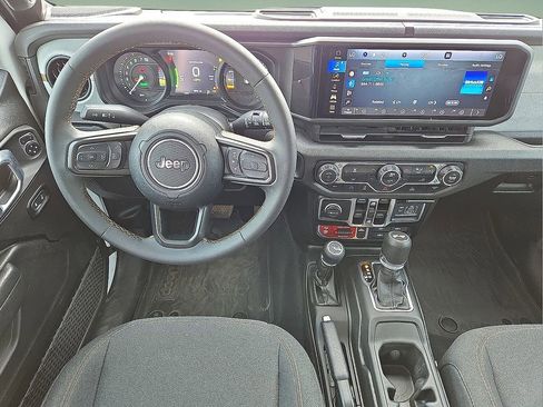 Used 2024 Jeep Wrangler Unlimited image 19