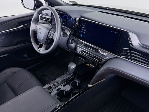 Used 2025 Toyota Camry XSE image 15