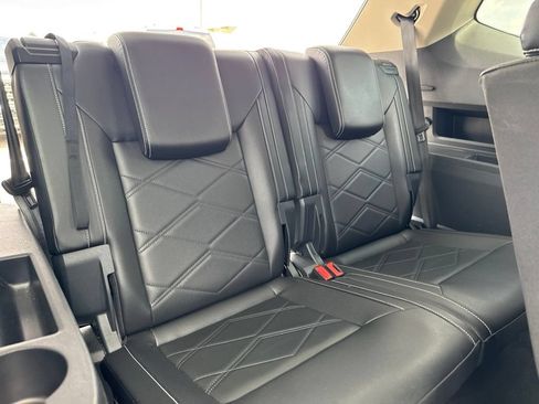 Used 2025 Volkswagen Atlas SE AWD/4WD image 17