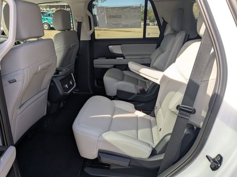 New 2026 Ford Expedition Active image 15