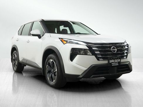 Used 2025 Nissan Rogue SV AWD/4WD image 3