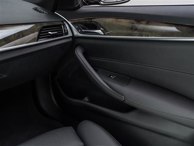 Used 2023 BMW 540i w/ Convenience Package RWD image 31
