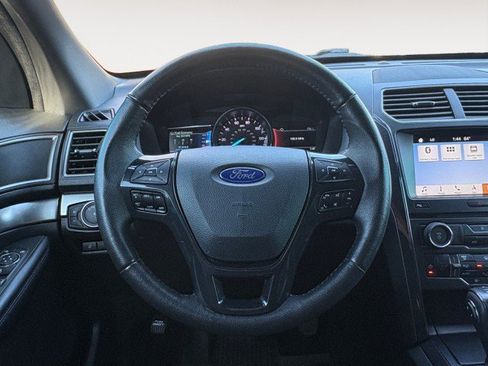 Used 2018 Ford Explorer XLT w/ Equipment Group 202A image 6