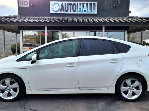 Used 2012 Toyota Prius Five image 2