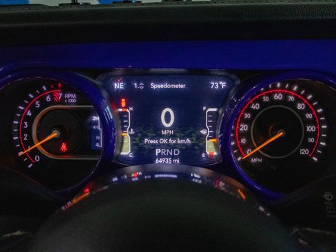 Used 2020 Jeep Wrangler Unlimited Sahara w/ Uconnect 4C Nav & Sound Group AWD/4WD image 15