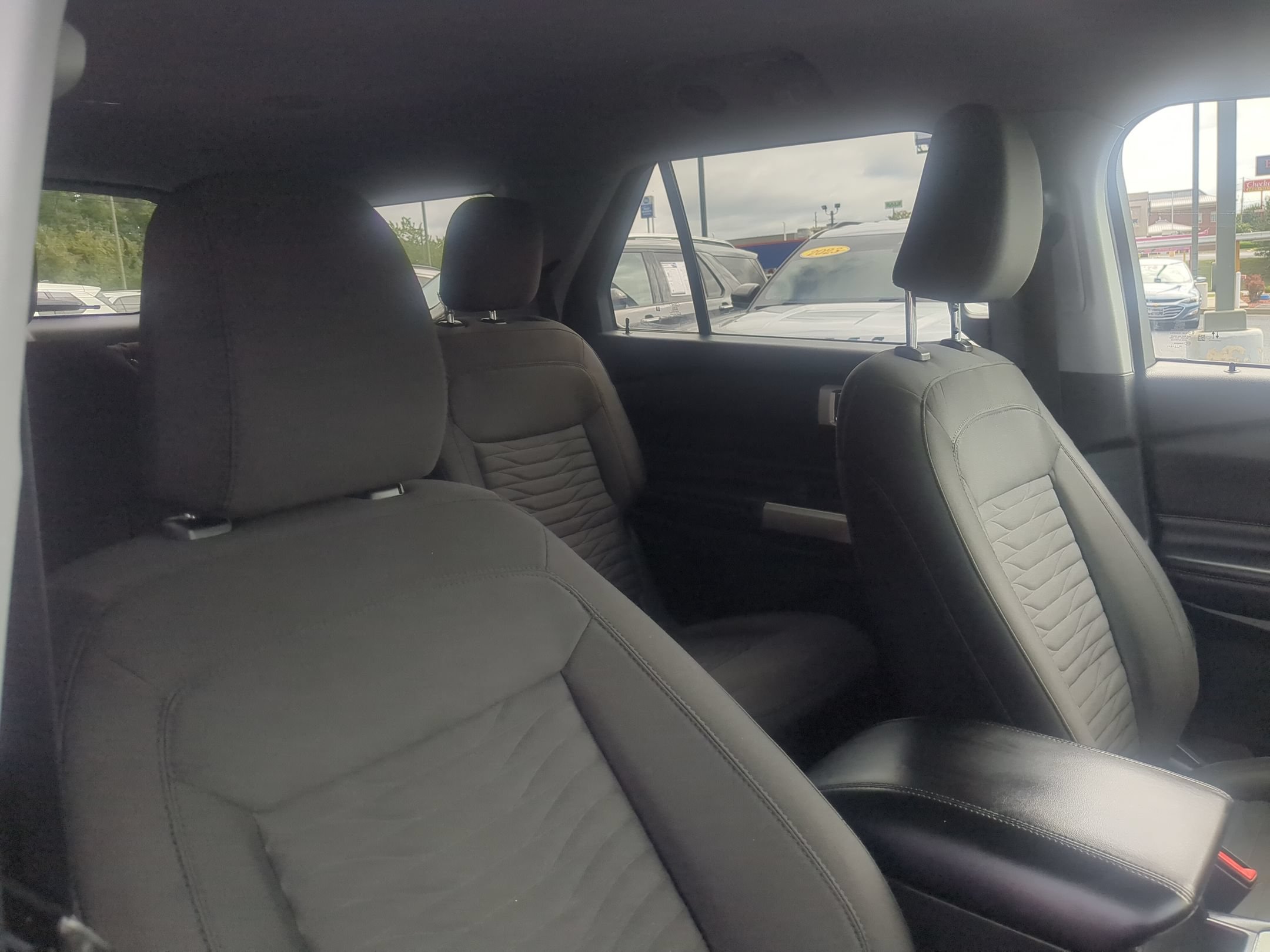 Used 2021 Ford Explorer XLT AWD/4WD image 28