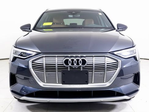 Used 2022 Audi e-tron Premium Plus image 26