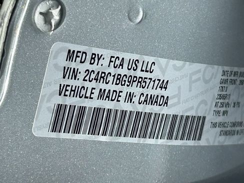 Used 2023 Chrysler Pacifica Touring-L FWD image 35