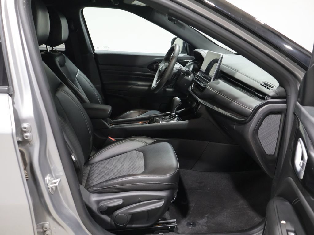 Used 2023 Jeep Compass Latitude AWD/4WD image 23