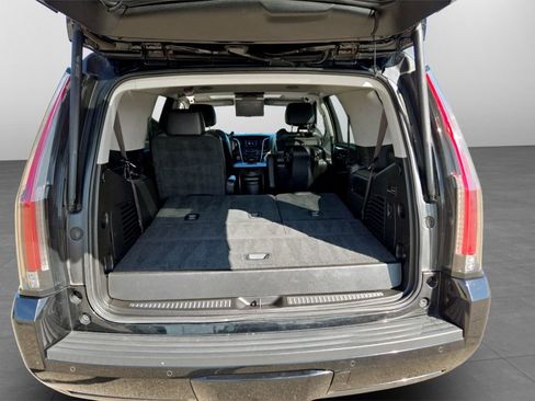 Used 2015 Cadillac Escalade Premium image 33