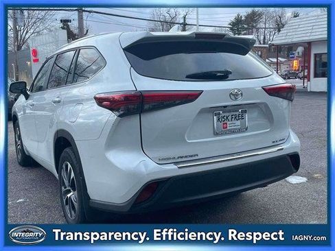 Certified 2023 Toyota Highlander XLE image 8