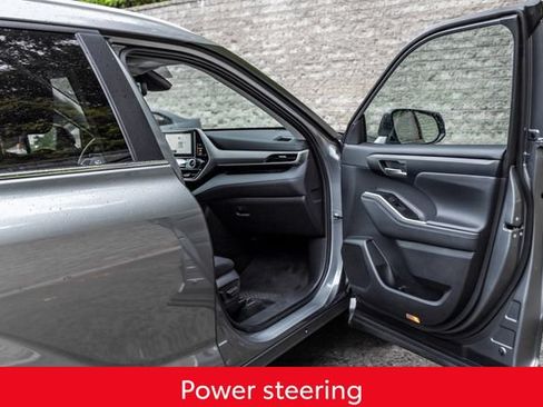 Certified 2025 Toyota Highlander XLE AWD/4WD image 18
