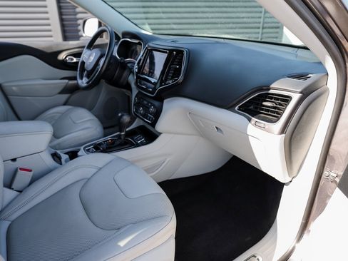 Used 2019 Jeep Cherokee Limited image 27