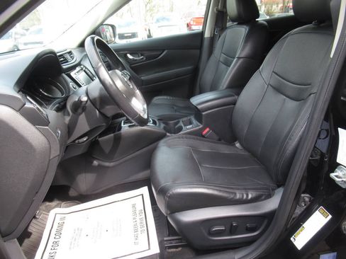 Used 2018 Nissan Rogue AWD image 21