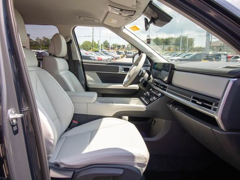 Used 2025 Hyundai Santa Fe SEL FWD image 17