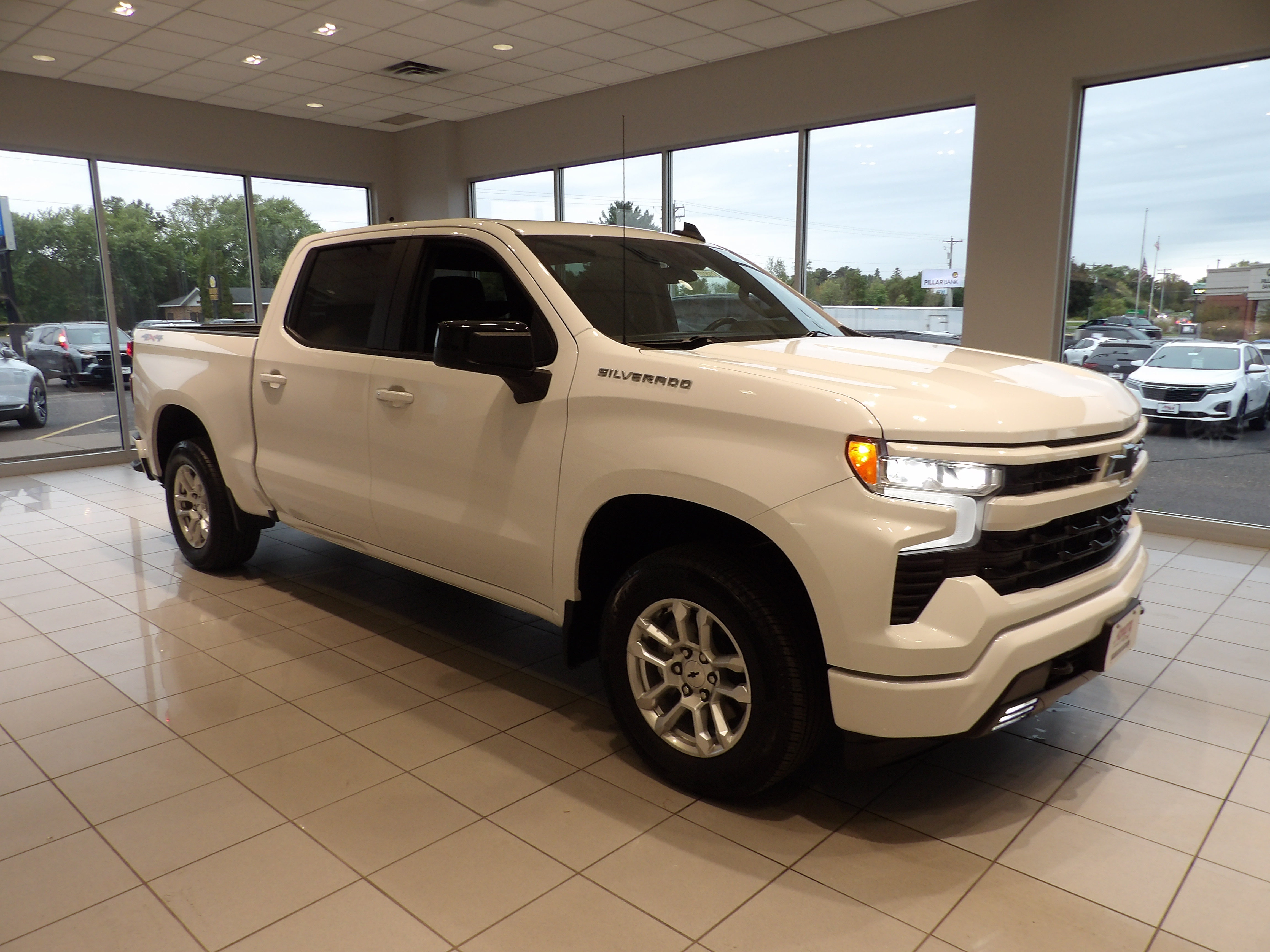 Used 2023 Chevrolet Silverado 1500 RST AWD/4WD image 3