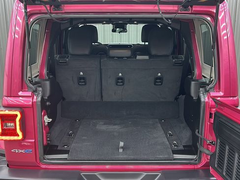 Used 2024 Jeep Wrangler Unlimited Sahara w/ Safety Group image 17